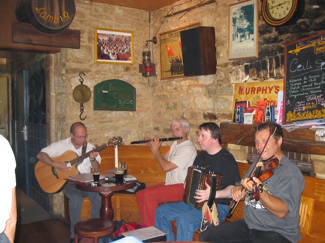 Le groupe de musique irlandaise PADIYAN