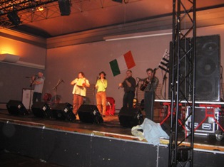 Le groupe de musique bretonne Krampouz