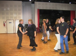 Démonstration de Hurry the Jug par les danseurs de KESD