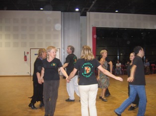 Démonstration de Hurry the Jug par les danseurs de KESD