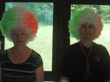 Annick et Françoise avec leurs perruques