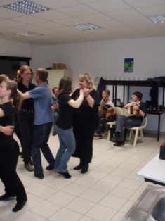 Cliquer sur l'image pour l'agrandir Soirée rencontres avec les accordéonistes des Bretelles Vertes